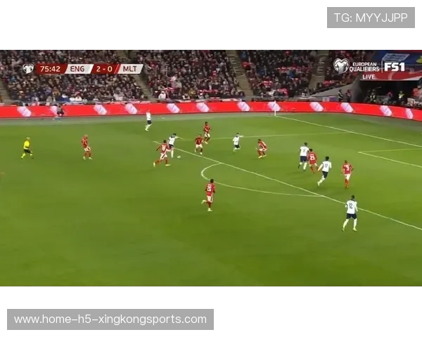 赖斯抢断后带球反击 赖斯抢断后带球反击